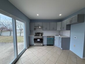 14 Acorn Rd in Secaucus, NJ - Building Photo - Building Photo