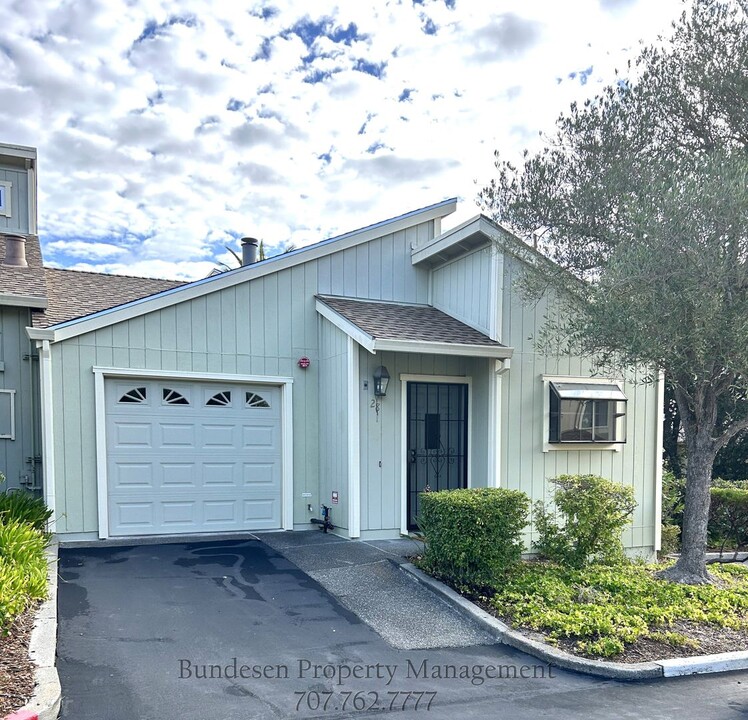 28 Acorn Cir in Petaluma, CA - Building Photo