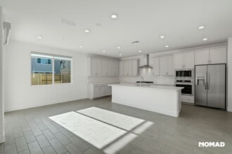 8017 Roundhouse Lp in Roseville, CA - Foto de edificio - Building Photo