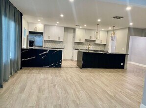 22020 Viscanio in Los Angeles, CA - Building Photo - Building Photo