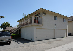 7542 Volga Dr in Huntington Beach, CA - Building Photo - Building Photo