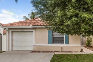 7273 Burgess Dr in Lake Worth, FL - Building Photo