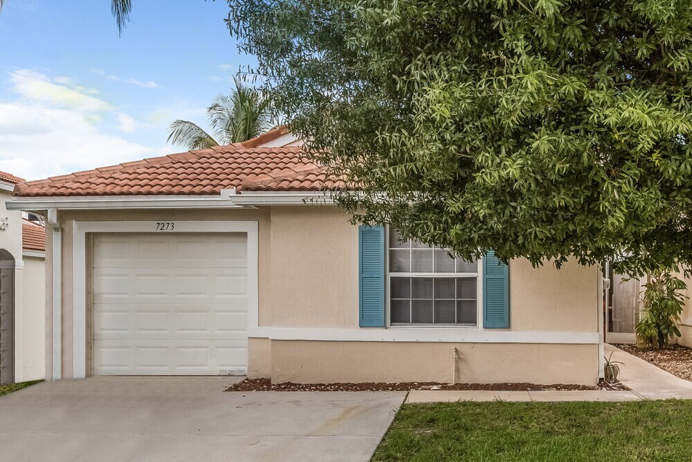 7273 Burgess Dr in Lake Worth, FL - Building Photo