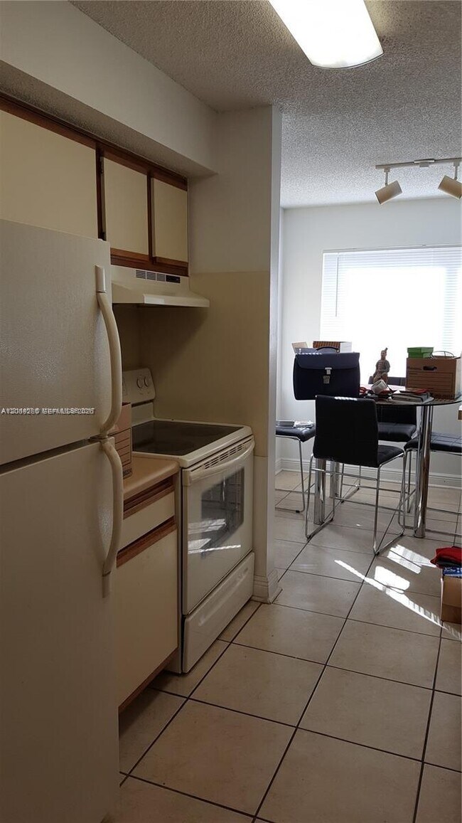 5646 Rock Island Rd in Tamarac, FL - Building Photo - Building Photo