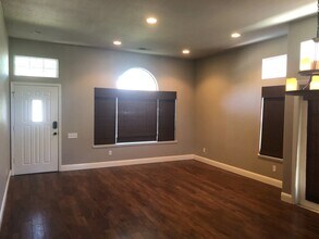 2560 Du Bois Dr in Roseville, CA - Building Photo - Building Photo