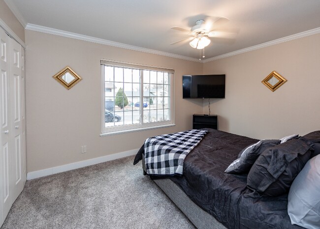 2068 Fernwood Dr in Colorado Springs, CO - Building Photo - Building Photo