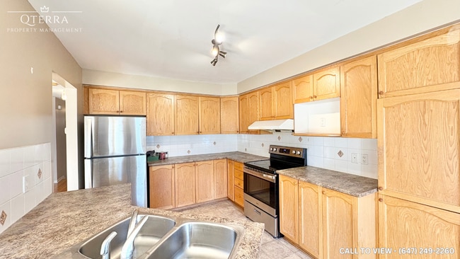 292 Goldridge Dr in Ottawa, ON - Building Photo - Building Photo