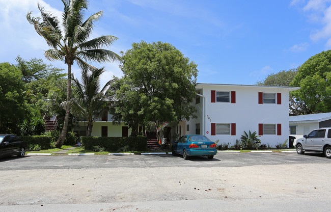 806 NE 16th Pl in Fort Lauderdale, FL - Building Photo - Building Photo