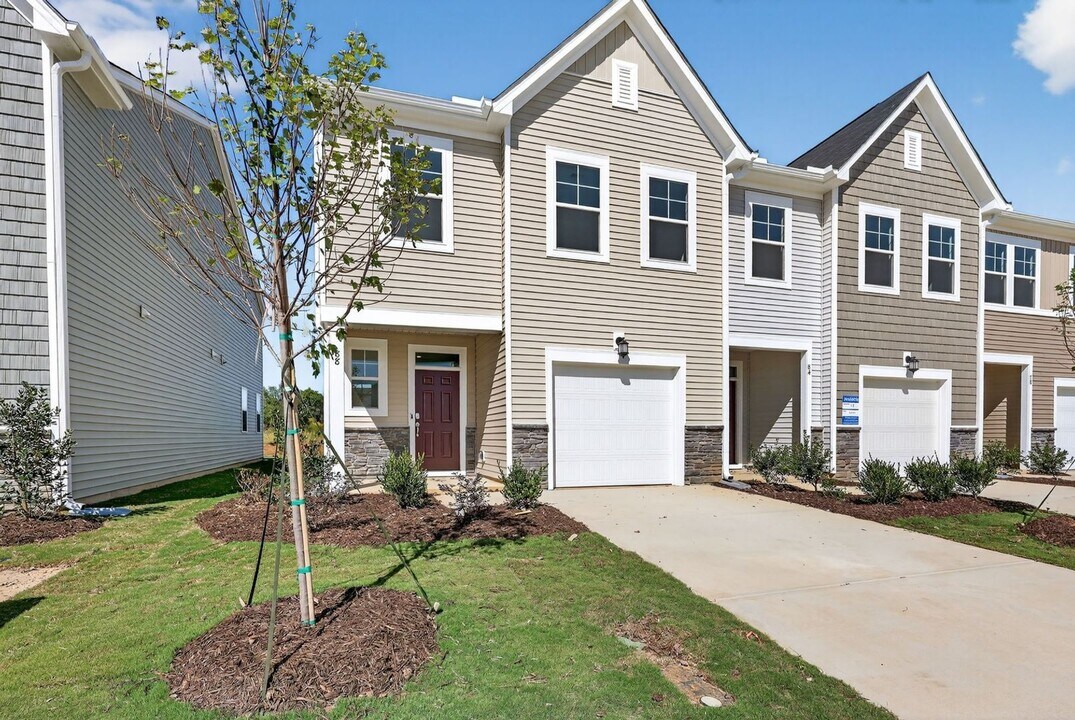 88 Blossom Fld Wy in Angier, NC - Foto de edificio