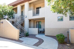 3330 S Gilbert Rd in Chandler, AZ - Building Photo