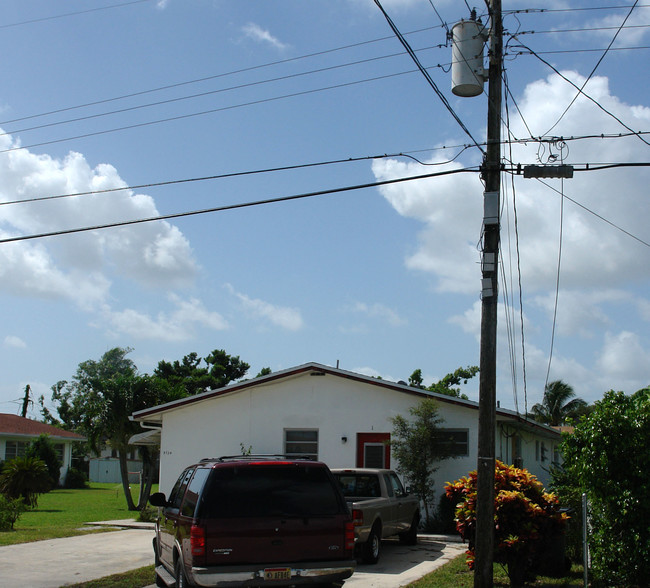 5734 Polk St in Hollywood, FL - Foto de edificio - Building Photo