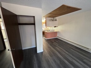 1525 SE 49th Ave in Portland, OR - Foto de edificio - Building Photo