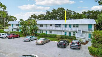 2929 SE Ocean Blvd in Stuart, FL - Building Photo