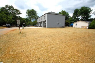 404 Sierra Rd in Moore, SC - Building Photo - Building Photo