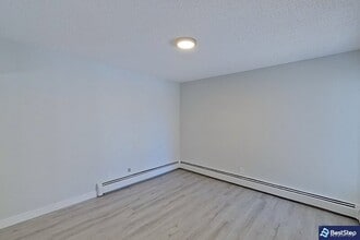 10837-10117 117 St NW in Edmonton, AB - Building Photo - Building Photo