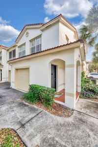 319 SE Kitching Cir in Stuart, FL - Foto de edificio - Building Photo