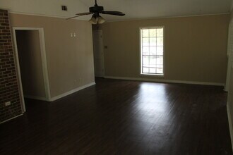 2010 Sky Vista Dr W in Semmes, AL - Foto de edificio - Building Photo