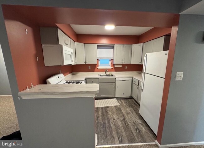 513 Corinthian Ave in Essington, PA - Building Photo - Building Photo