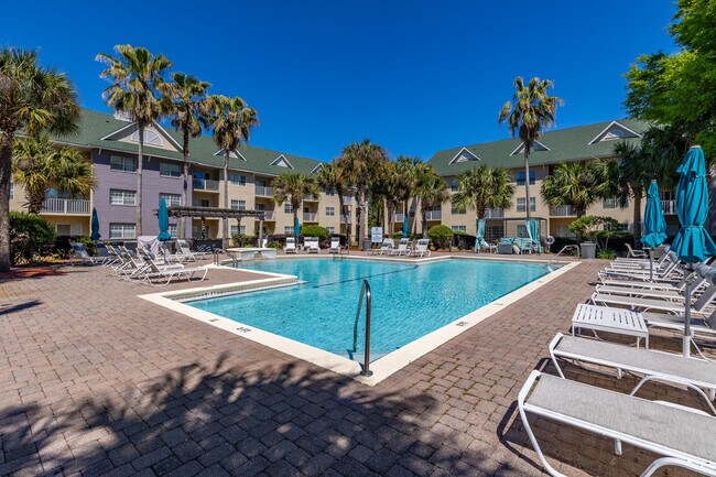 Coastline Apartments in Fort Walton Beach, FL - Building Photo - Building Photo