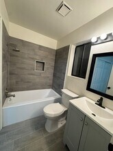 5905 Fairfax Rd, Unit # D in Bakersfield, CA - Building Photo - Building Photo