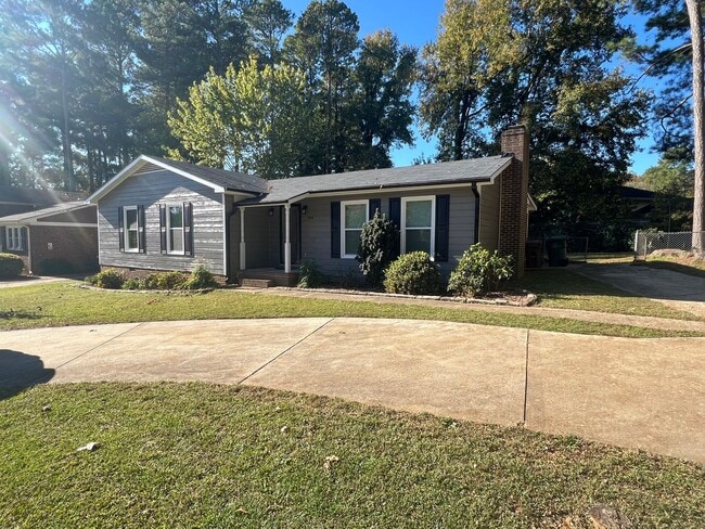 909 SW Maynard Rd in Cary, NC - Building Photo - Building Photo