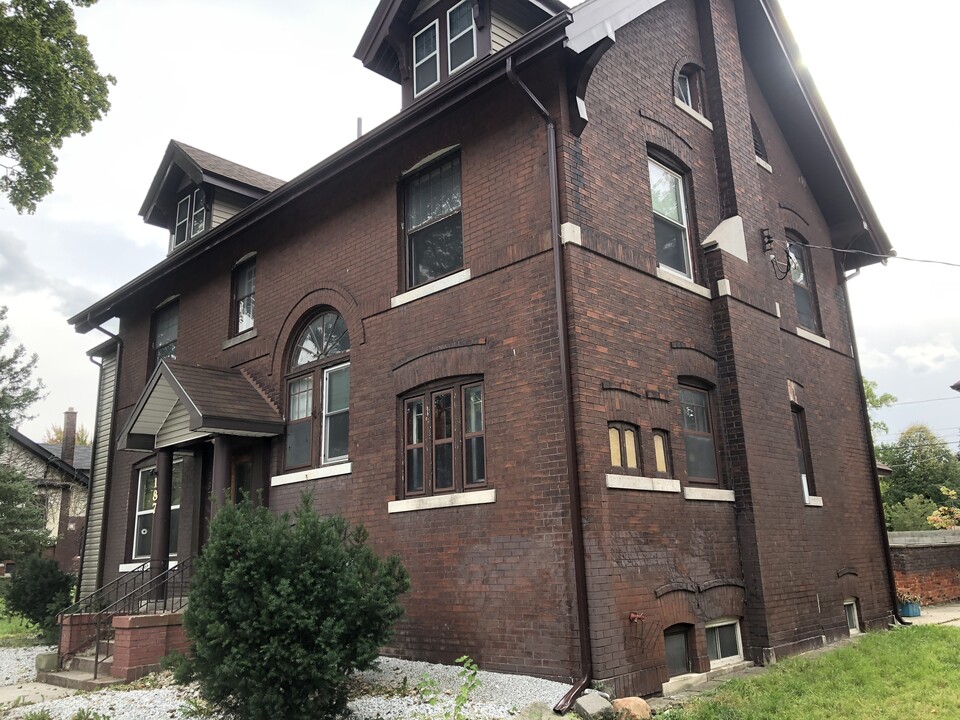 187 California Av in Windsor, ON - Building Photo