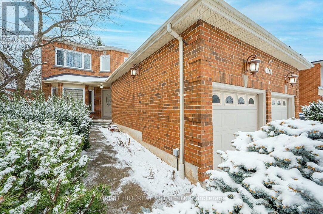 4076 Colonial Dr in Mississauga, ON - Building Photo