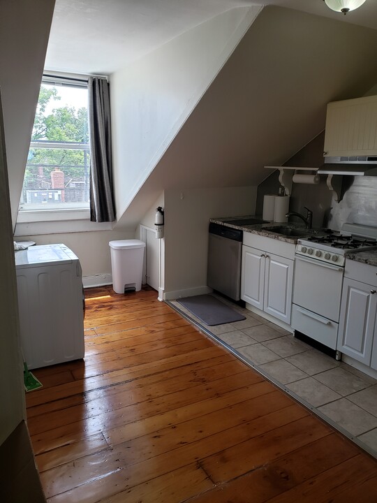 1214 Spruce St in Philadelphia, PA - Building Photo