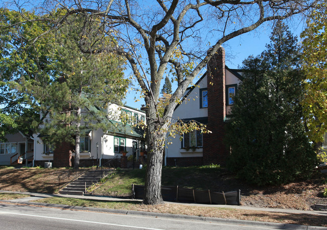 4237 Cedar Ave S in Minneapolis, MN - Building Photo - Building Photo