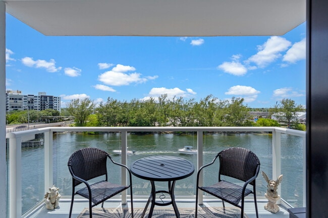 1401 N Riverside Dr, Unit 604 in Pompano Beach, FL - Building Photo - Building Photo