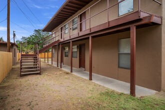 1115 Newberry Ln in Las Cruces, NM - Building Photo - Building Photo