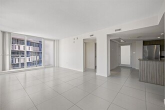 910 West Ave, Unit 0601 in Miami Beach, FL - Building Photo - Building Photo