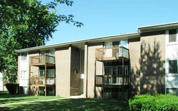 Old Orchard Apartments in Holt, MI - Building Photo - Building Photo