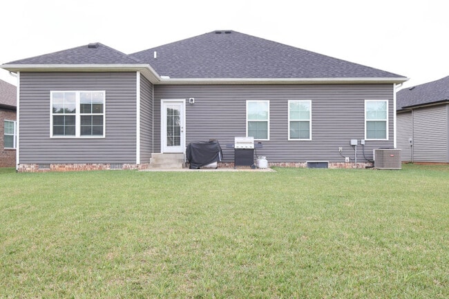 818 Poplar Log Dr in Bowling Green, KY - Building Photo - Building Photo