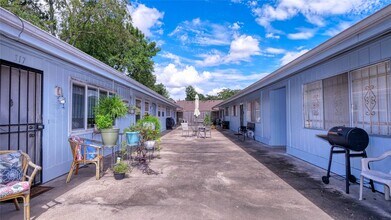 5538 Holly St in Houston, TX - Building Photo - Building Photo