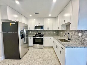 10300 NW 35th Ct in Miami, FL - Building Photo - Building Photo