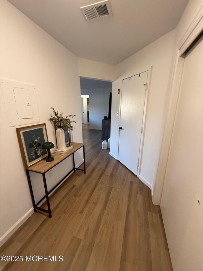 40 Diane Dr in Tinton Falls, NJ - Building Photo - Building Photo