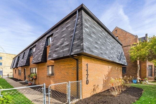 1170 Bryden Rd in Columbus, OH - Building Photo - Building Photo