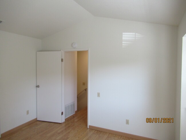 614 Barbara Way in Roseville, CA - Building Photo - Building Photo