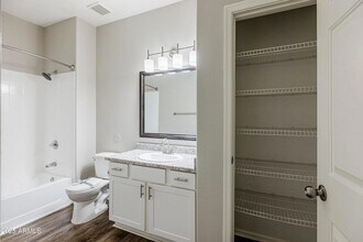 17374 N 89th Ave, Unit C1 in Peoria, AZ - Building Photo - Building Photo
