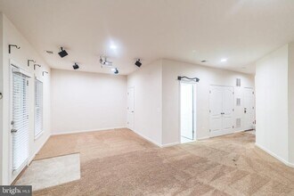 42385 Trellis Square in Ashburn, VA - Building Photo - Building Photo