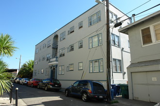 427 Burk St in Oakland, CA - Building Photo - Building Photo