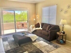701 Peachy Canyon Cir in Las Vegas, NV - Building Photo - Building Photo