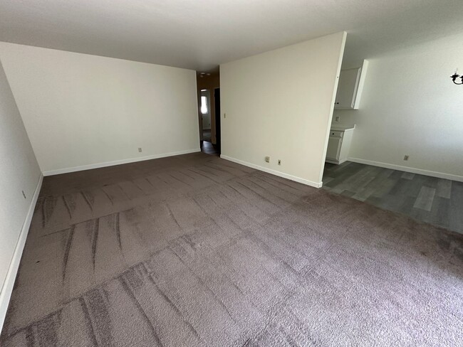 255 S Rengstorff Ave in Mountain View, CA - Building Photo - Building Photo