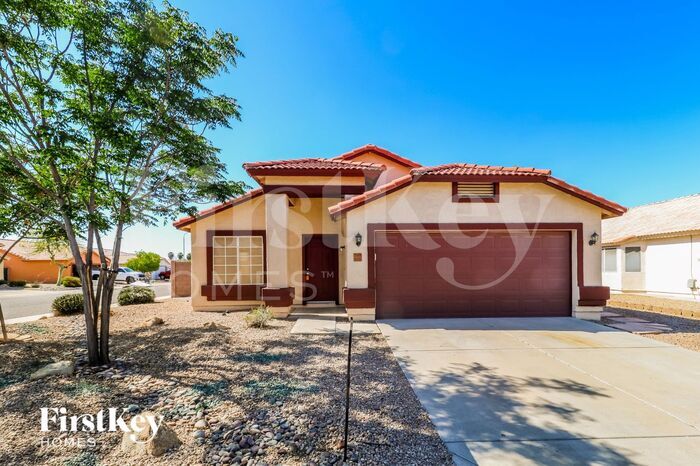 11575 W Holly St in Avondale, AZ - Foto de edificio