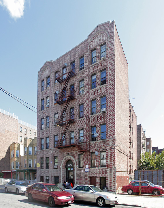 3212 Cruger Ave in Bronx, NY - Building Photo