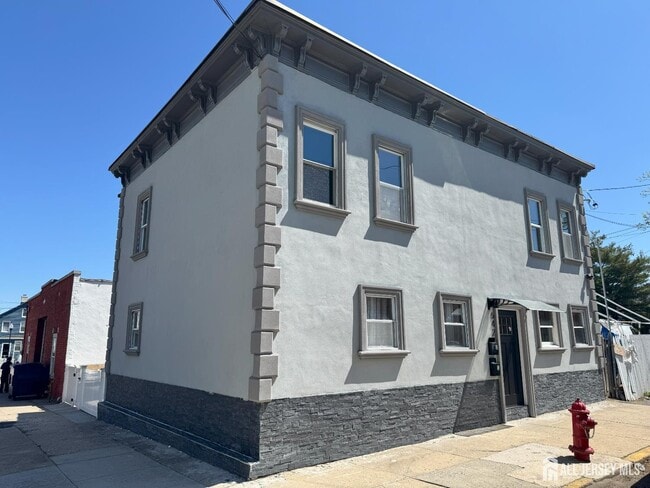 542 Miller St