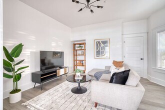 317 NE Beech St in Portland, OR - Building Photo - Building Photo