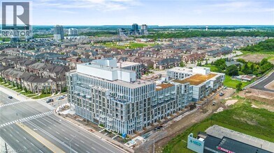 1005 Dundas St E in Oakville, ON - Building Photo - Building Photo