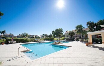 3310 Pinewalk Dr N in Margate, FL - Building Photo - Building Photo